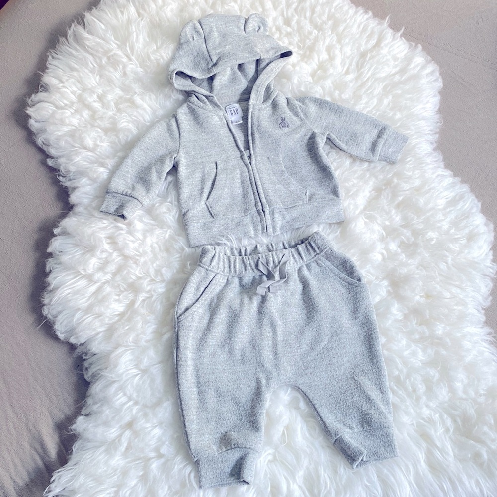 Set Of Two Baby Gap Infant Baby Gray/Beige Outfits Pants Sweater Top 0-3 Months